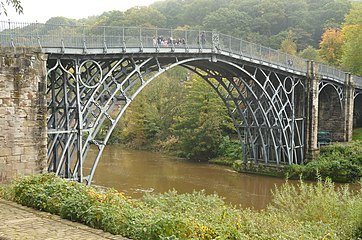 Iron Bridge dros Afon Hafren yn Swydd Amwythig