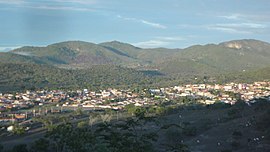 Foto da cidade vista do Morro da Estrada do Cajueiro.
