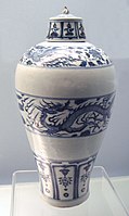 Блакитно-біла ваза династії Юань (1271-1368), Цзіндечжень, знайдена в провінції Цзянсі.