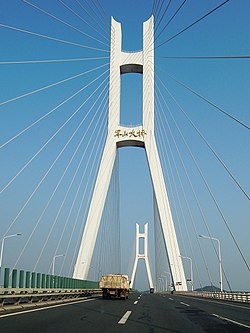 軍山長江大橋・蔡甸区側の主塔
