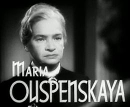 Maria Uspenskaja elokuvan Sumujen silta trailerissa vuonna 1940.