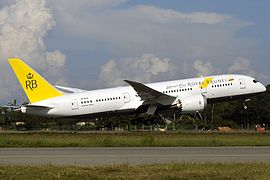 Sebuah Boeing 787 Dreamliner milik Penerbangan DiRaja Brunei, berlepas dari Kota Kinabalu.
