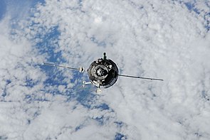 Sojuz TMA-10M lähestymässä ISS-avaruusasemaa.