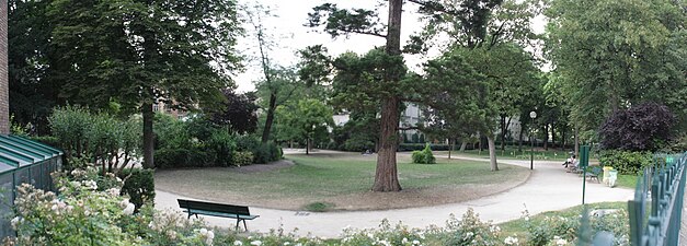 Le square Violet, vu depuis la rue de l’Église.