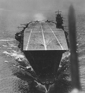 インド洋作戦中の赤城の飛行甲板(1942年4月)