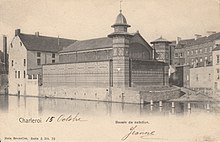 carte postale d'un bâtiment avec tourelles en bord d'un cours d'eau