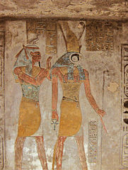 Väggdekoration föreställande gudarna gods Horus och Geb.