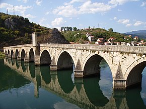 Vişegrad'daki meşhur Osmanlı yapısı Drina Köprüsü ve Drina