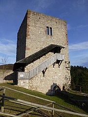 Башня замка, где сейчас расположен музей