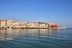 Cảnh cảng Venetian của Chania.