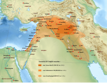 Carte représentant l'empire assyrien durant trois phases successives.