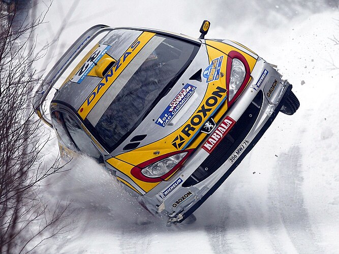 Юсо Пикалисто на своём Peugeot 206 WRC во время Ралли Швеции 2003 года