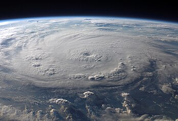 L'ouragan Felix au dessus de la mer des Caraïbes, photographié le 3 septembre 2007 depuis la station spatiale internationale. (définition réelle 2 772 × 1 890)