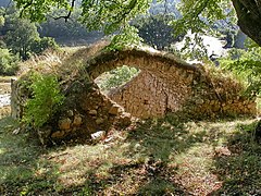 Ancienne glacière dans les gorges de Majastre (Camp de Canjuers)