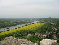 La Seine vue du donjon de la Roche-Guyon qui se trouve dans le Val d'Oise (et pas dans les Yvelines)