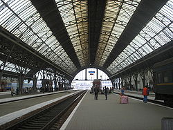 Lvivin katettuja asemalaitureita