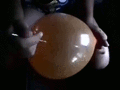 刺破充气的气球