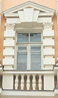 Russian window, Yekaterinburg, using Corinthian pilasters