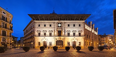 25/10: Cort, l'edifici de l'Ajuntament de Palma.