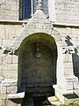 Guerlesquin : la fontaine au pied de la chapelle Saint-Trémeur.