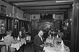 Interieur van restaurant Adrian in 1972