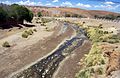 Le río La Quiaca, à la frontière entre la Bolivie (à gauche) et l'Argentine (à droite).