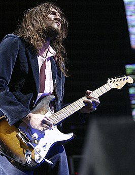 John Frusciante tijdens een optreden met de Red Hot Chili Peppers in augustus 2006.