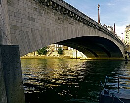 Détail de l'arche centrale vue du côté 5e arrondissement.