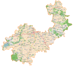 Mapa konturowa powiatu wrocławskiego, blisko dolnej krawiędzi nieco na lewo znajduje się punkt z opisem „Dwór w Janówku”