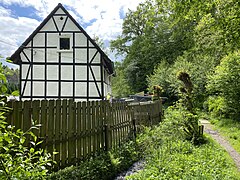 Der Rheinbach fließt nahe am Haus Rheinbach 2