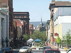 Downtown Cumberland pada Juli 2001