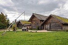 Пушкинский заповедник. Музей Пушкинская деревня в Бугрово, колодец-журавль.jpg