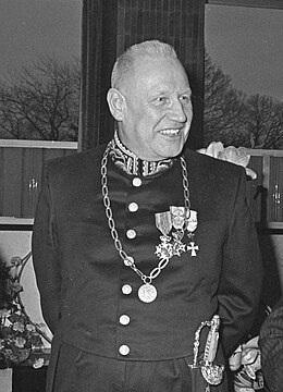 Afscheidsreceptie burgemeester Boot van Hilversum. Tijdens receptie, Bestanddeelnr 920-9542 (cropped).jpg