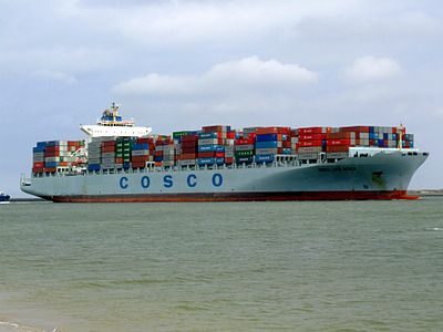 Контейнеровоз COSCO Long Beach (IMO 9285677), построенный HHI в 2004 году