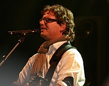Meeuwis performing in 2007