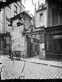 Eugène Atget : Hôtel particulier petit hôtel entre cour et jardin, 39 rue des Bourdonnais, et impasse des Bourdonnais, en 1908.