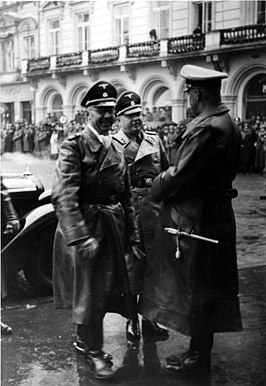 SS-Gruppenführer Bruno Streckenbach (midden) samen met Heinrich Himmler.