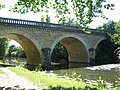 Vieux pont de Chârost au-dessus de l'Arnon (3 arches).