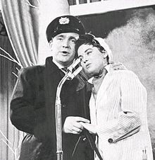 וינקלר (שמאל), 1957