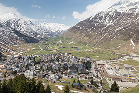 Andermatt mit Blick Richtung Hospental