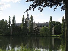 *L'abbaye de Parc à Heverlee, dont des liens de vassalité lient l'abbaye à la famille de Muyser de la première moitié du XVe à la deuxième moitié du XVIIIe siècle, comme en témoignent les archives de l'abbaye de 1463 à 1755[30].