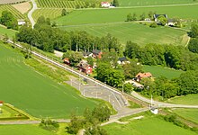 la halte et la gare vues du ciel