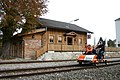 Sonnenland Draisinentour in Stoob. Das ehemalige Magazinsgebäude dient heute als Raststation