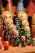 Búp bê Matryoshka trong một một khu chợ.