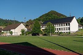 Turnhalle und Schulhaus