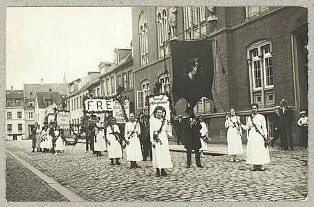 Primera manifestació de pau de dones daneses, organitzada per la Danske Kvinders Fredskæde, 1915