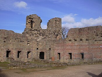 Stumpf des nordöstlichen Wehrturms (Bergfried)