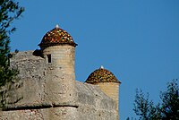 Fort du Mont Alban à NIce. Les deux guérites en pierre de la face sud.