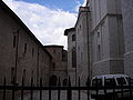 Assisi, Sacro Convento, cortile d'ingresso a est.