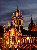 Llume de l'arcada mientres les fiestes de San Xuan, en Braga.